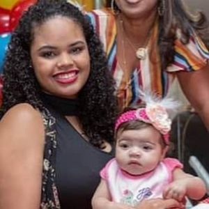 Meet your Posher, Lara